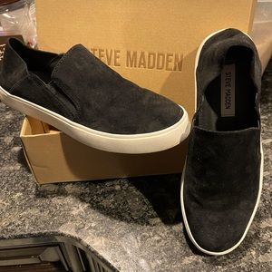 Womens Black suede with White soles Steve Madden slip-in shoes. Size 9.5